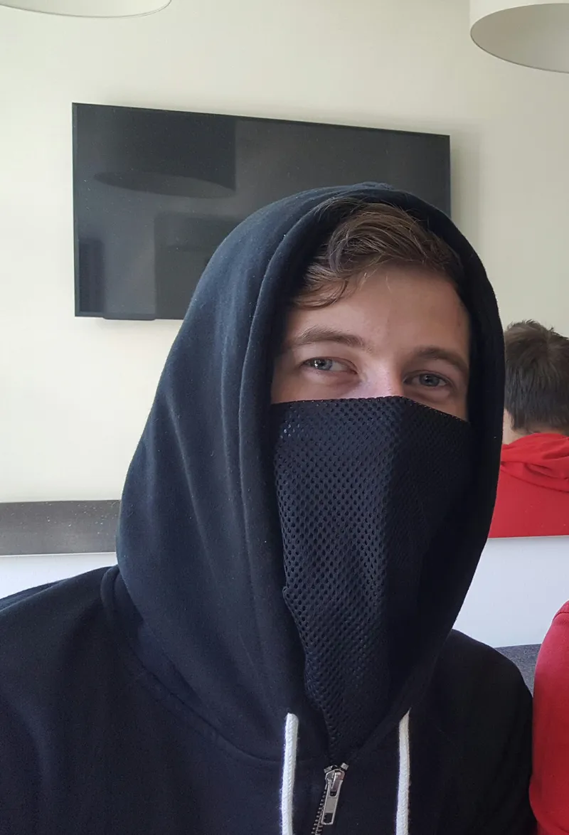 Aura de fondo del perfil MBTI de Alan Walker