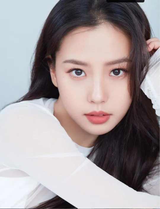 고민시 MBTI 성격 분석 배경 비주얼 오라