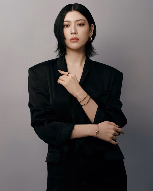 三吉 彩花